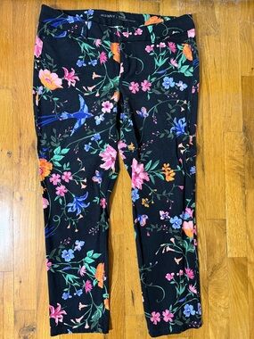 Old Navy Women’s Pixies in Black Floral Stretch Pants